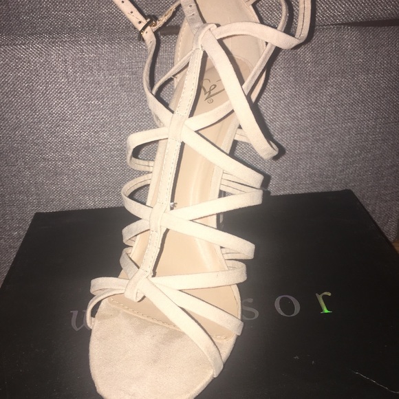 Beige heels - Picture 3 of 4